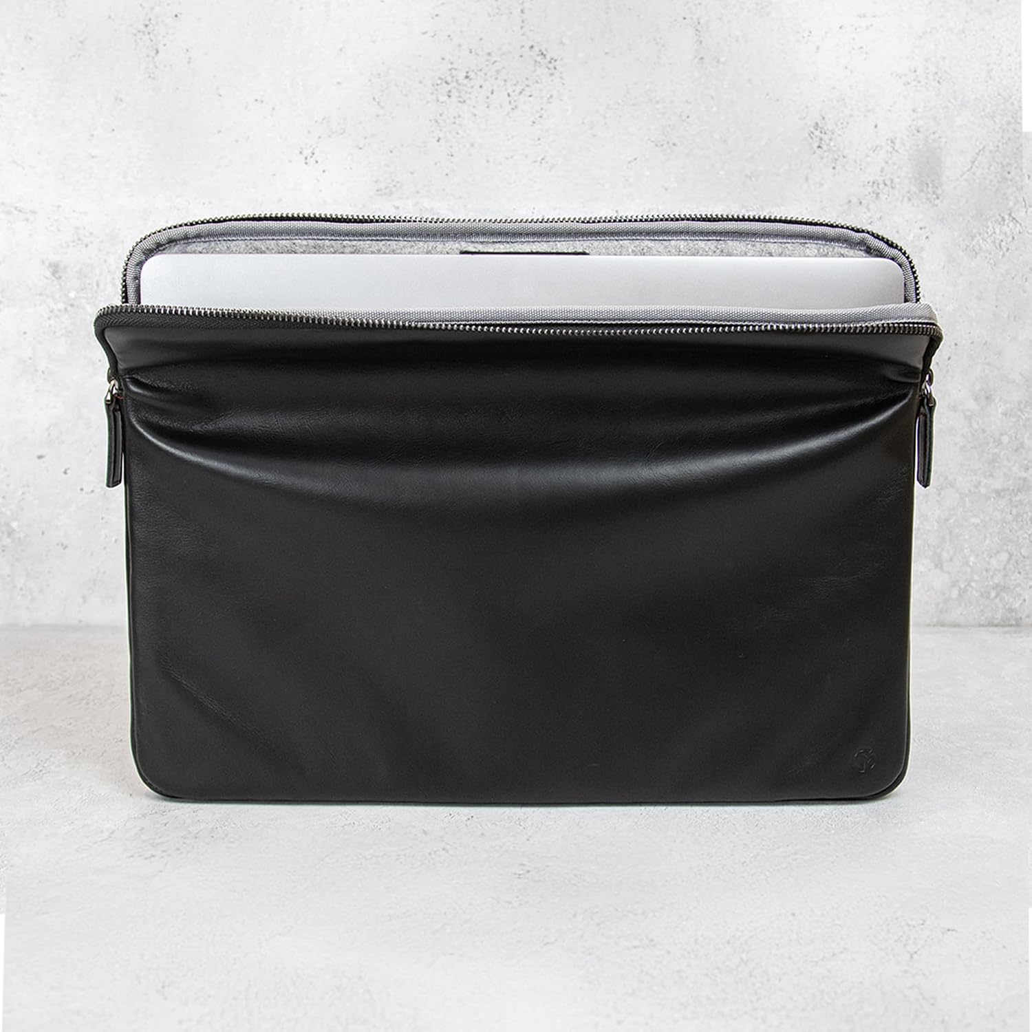 Casemade Real Leather Laptop Case/Zipped Folio Bag with Inner Pocket & Wool Lining Compatible with Apple MacBook, HP, Dell, Asus, Levovo (16 Inch - Black)