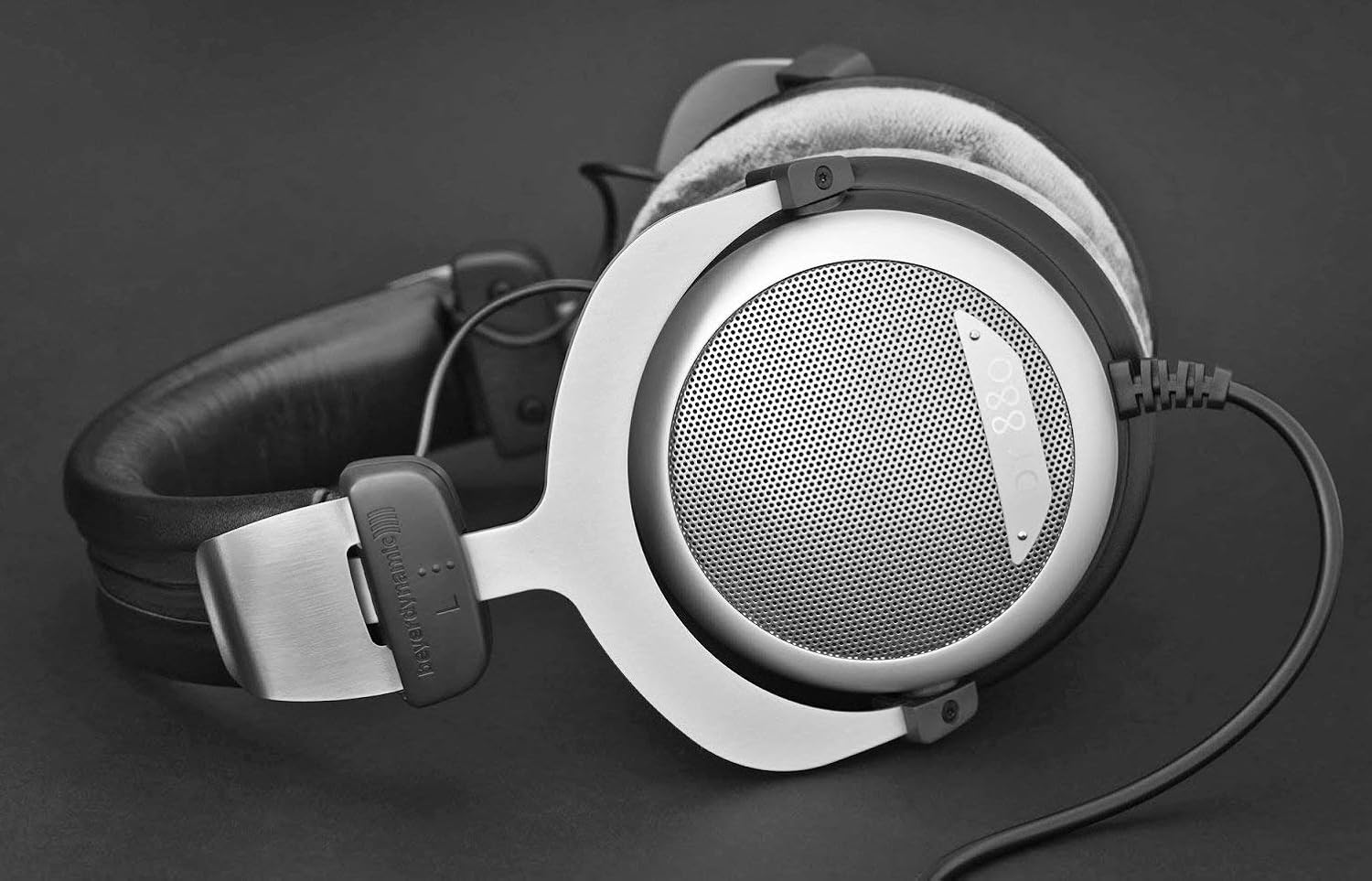 beyerdynamic DT 880 Premium Edition 32 Ohm Over-Ear-Stereo Headphones. Semi-Open Design, Wired, high-end, for Tablet and Smartphone