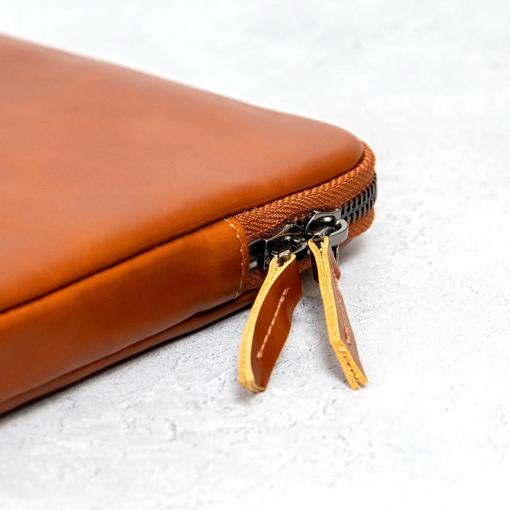 Casemade Real Leather Laptop Case/Zipped Folio Bag with Inner Pocket & Wool Lining Compatible with Apple MacBook, HP, Dell, Asus, Levovo (16 Inch - Tan)