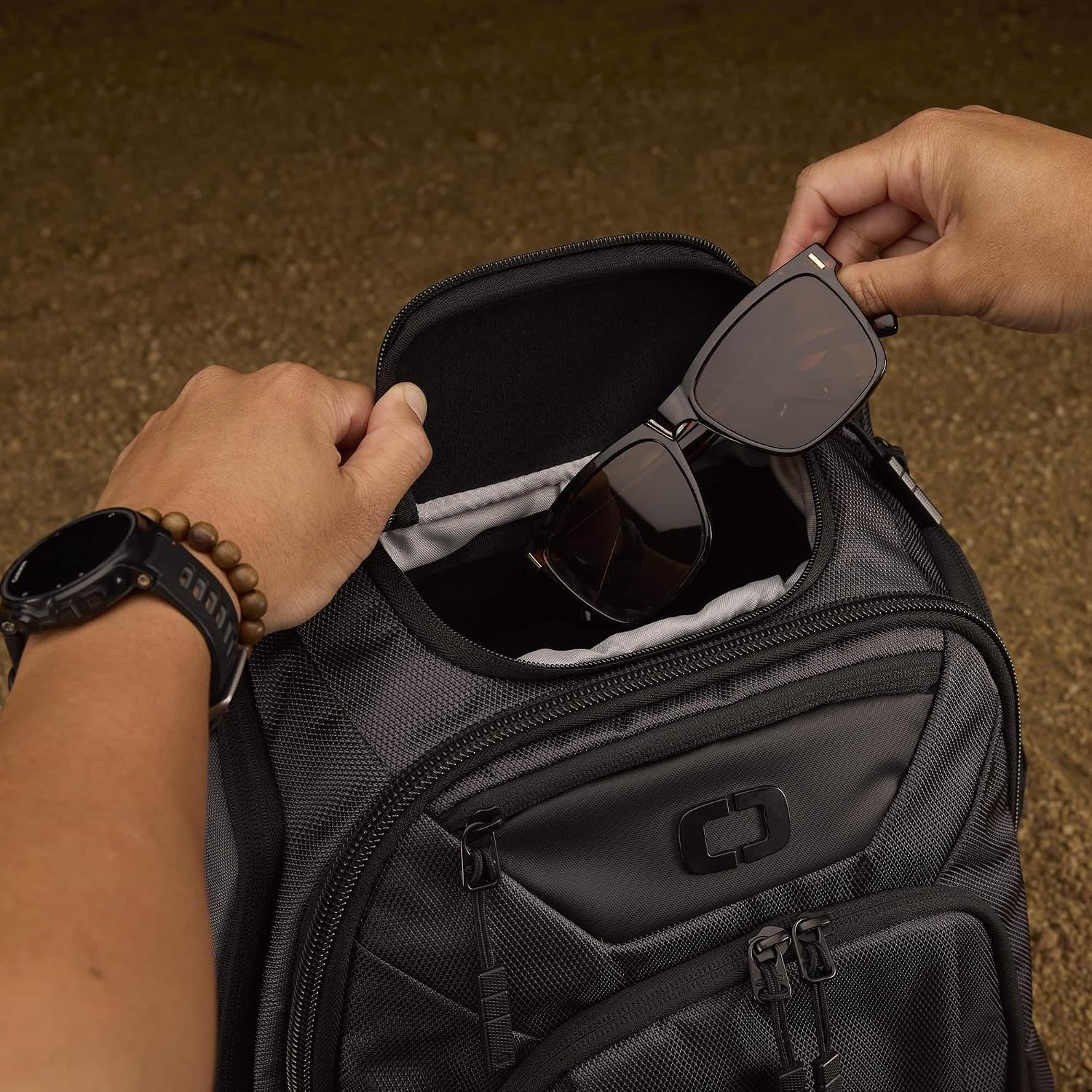 OGIO RENEGADE DNA BACKPACK (TITANIUM)