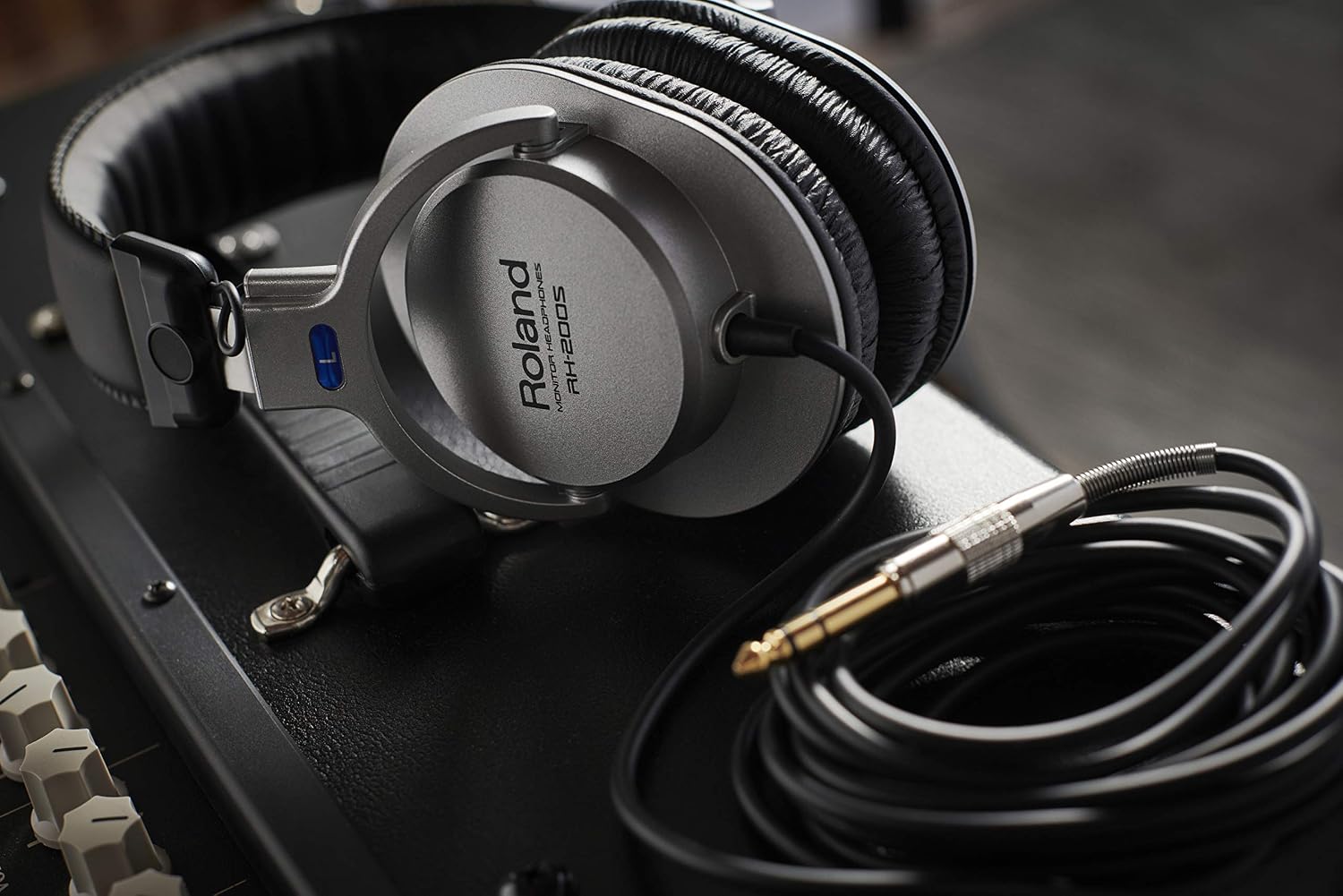 Roland Studio Quality Monitoring Headphones (RH-200S)