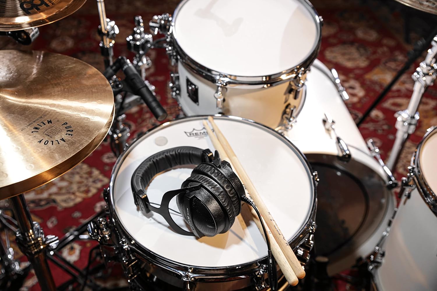 beyerdynamic DT 770 M, 80 Ohm, Closed Back, Over Ear, Wired Professional Studio Headphones, 3 m Straight Cable, Very Tight Fit, Great for Drummers & Front of House. Black w Black Leatherette Ear Pads