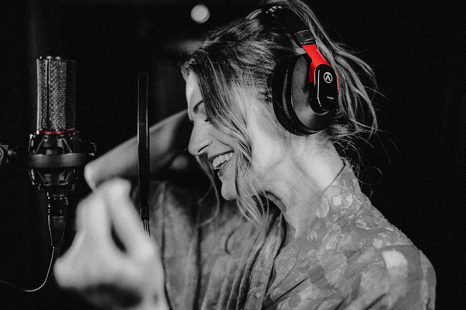 Austrian Audio Hi-X25BT Professional Wireless Closed-Back Over-Ear Headphones