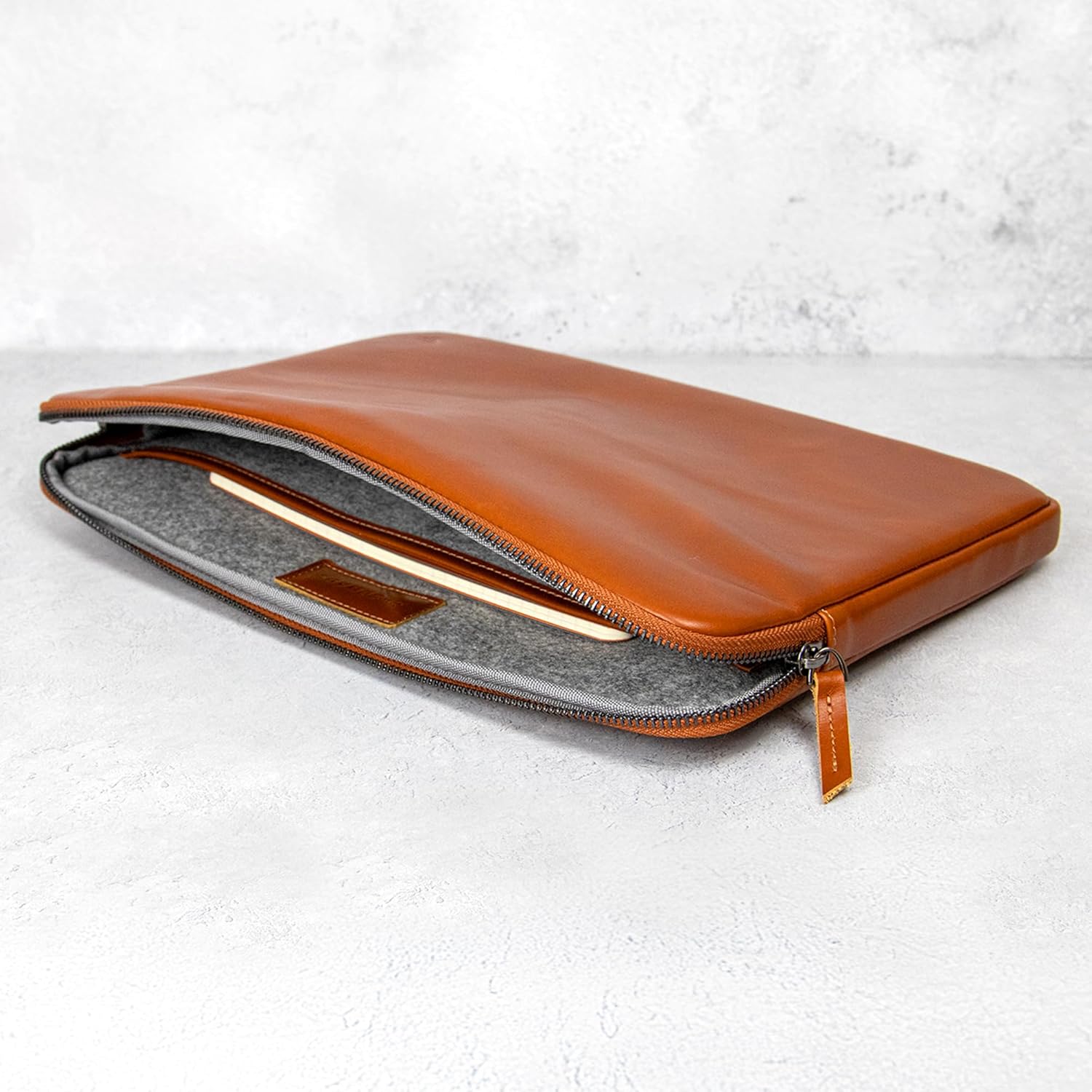 Casemade Real Leather Laptop Case/Zipped Folio Bag with Inner Pocket & Wool Lining Compatible with Apple MacBook, HP, Dell, Asus, Levovo (16 Inch - Tan)