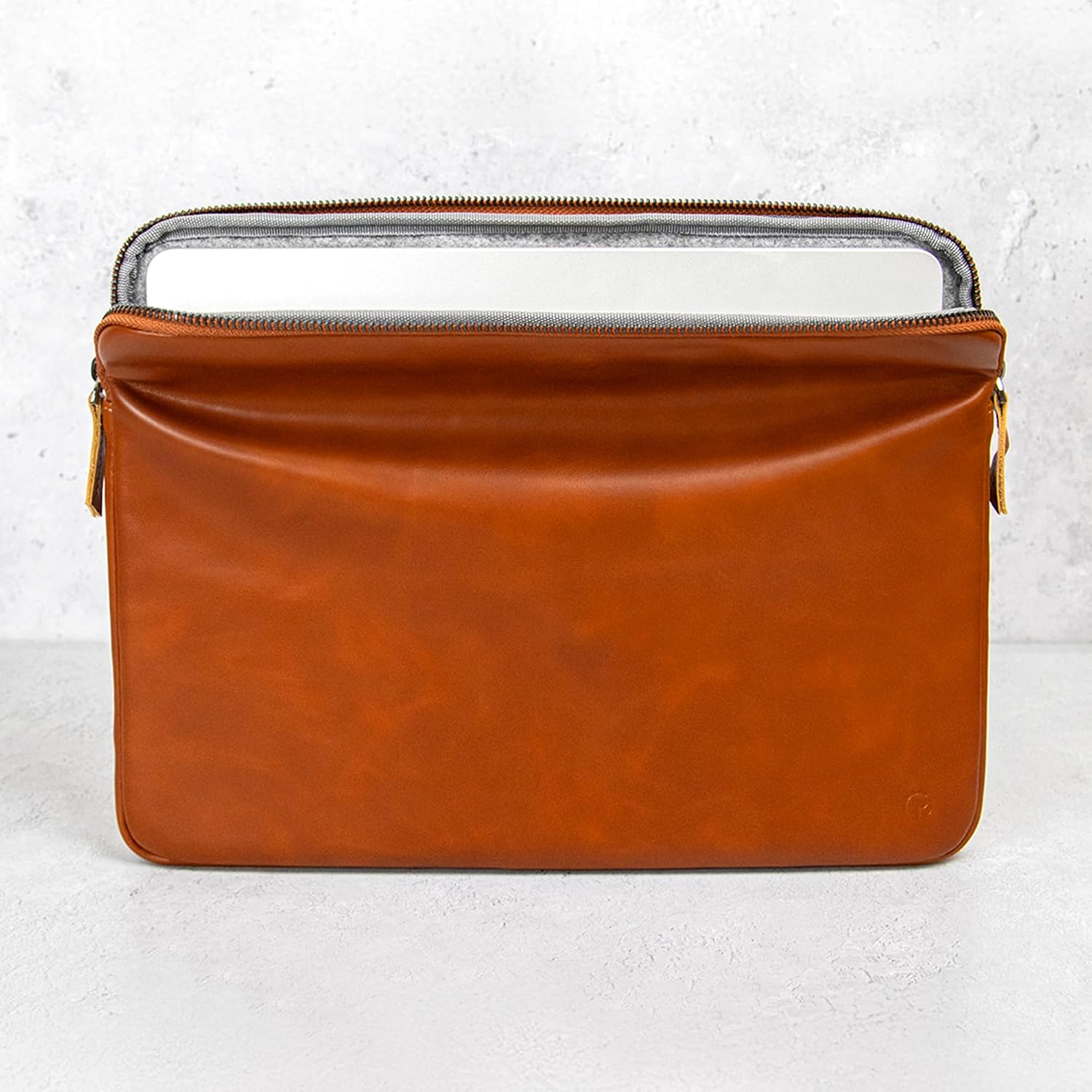 Casemade Real Leather Laptop Case/Zipped Folio Bag with Inner Pocket & Wool Lining Compatible with Apple MacBook, HP, Dell, Asus, Levovo (16 Inch - Tan)