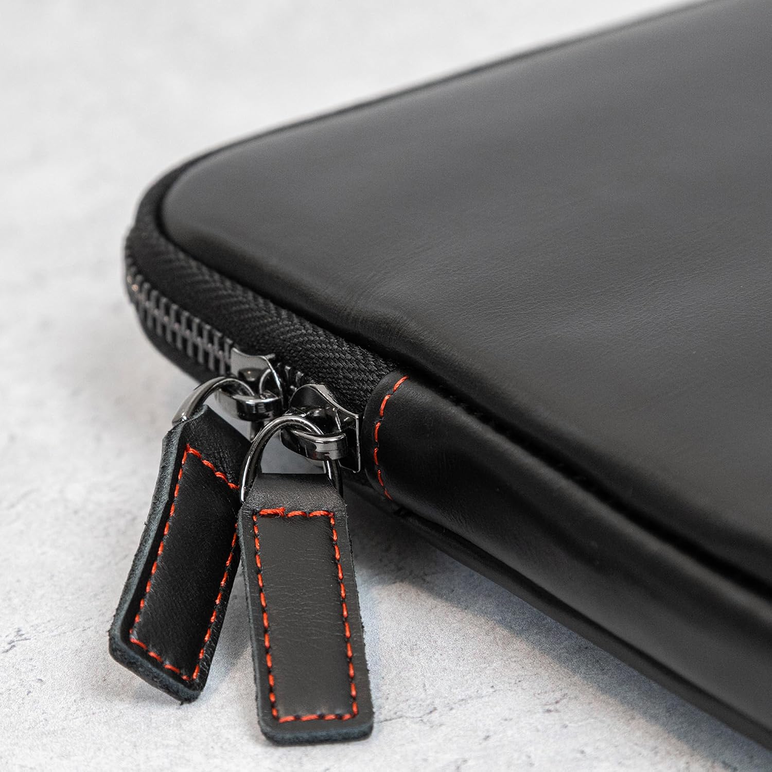 Casemade Real Leather Laptop Case/Zipped Folio Bag with Inner Pocket & Wool Lining Compatible with Apple MacBook, HP, Dell, Asus, Levovo (16 Inch - Black)