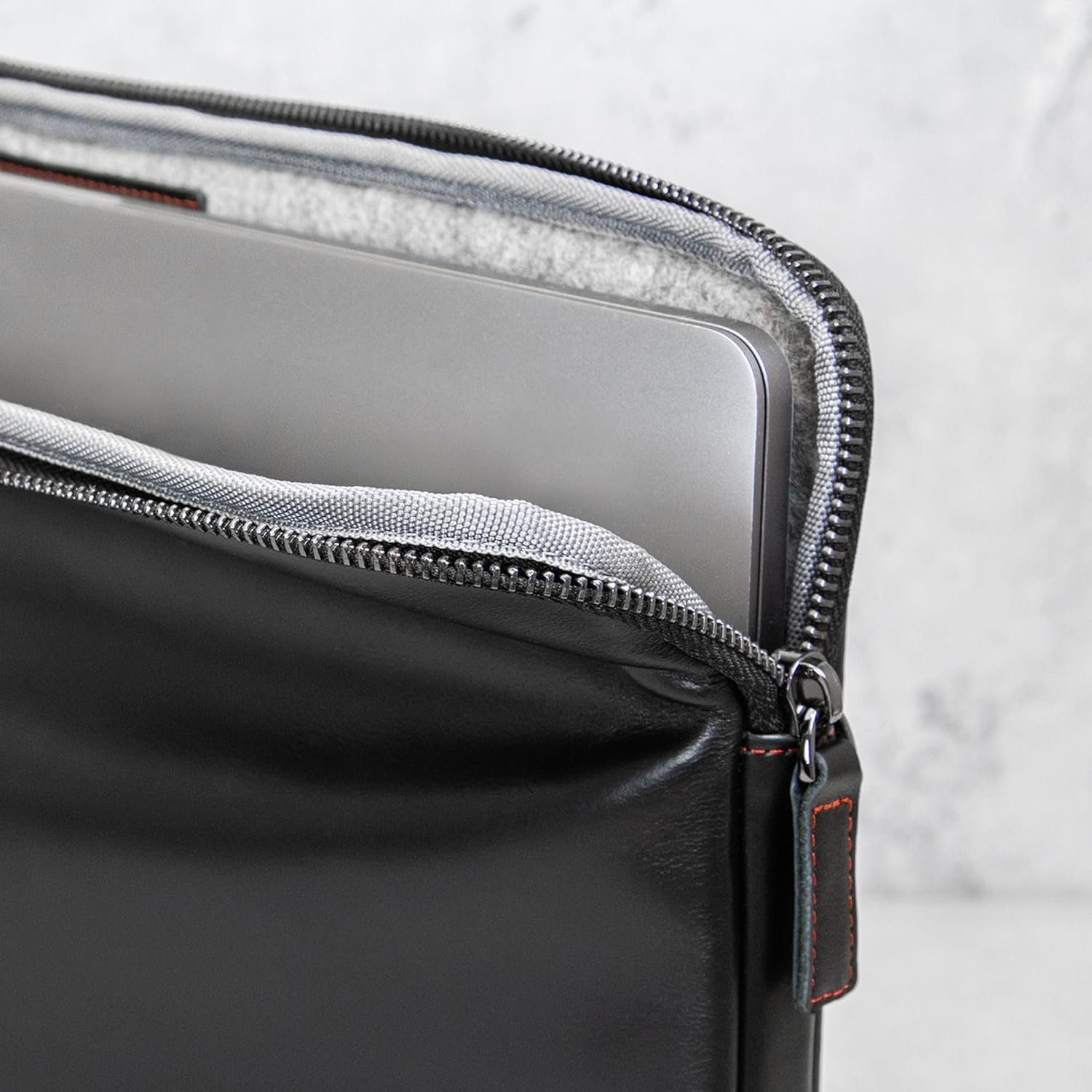 Casemade Real Leather Laptop Case/Zipped Folio Bag with Inner Pocket & Wool Lining Compatible with Apple MacBook, HP, Dell, Asus, Levovo (16 Inch - Black)