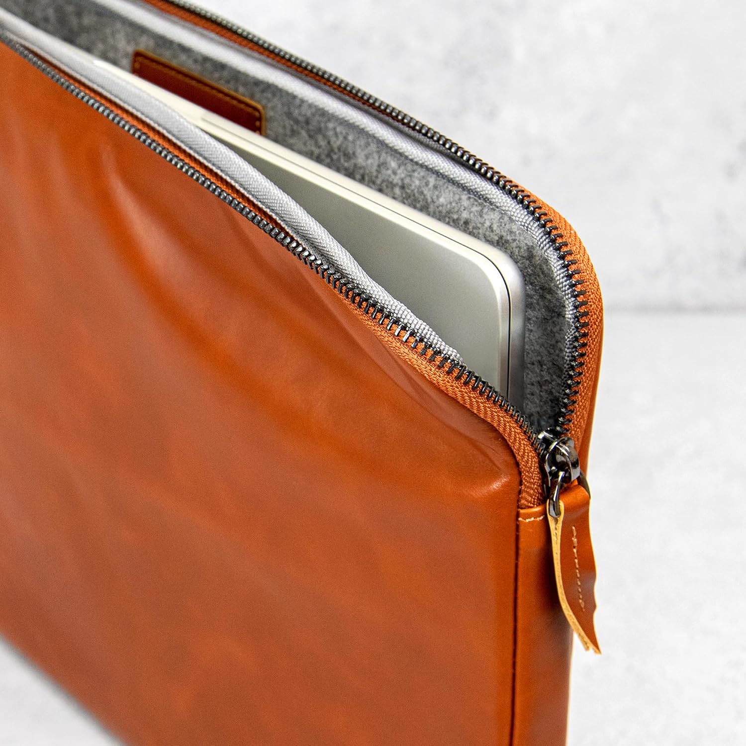 Casemade Real Leather Laptop Case/Zipped Folio Bag with Inner Pocket & Wool Lining Compatible with Apple MacBook, HP, Dell, Asus, Levovo (16 Inch - Tan)
