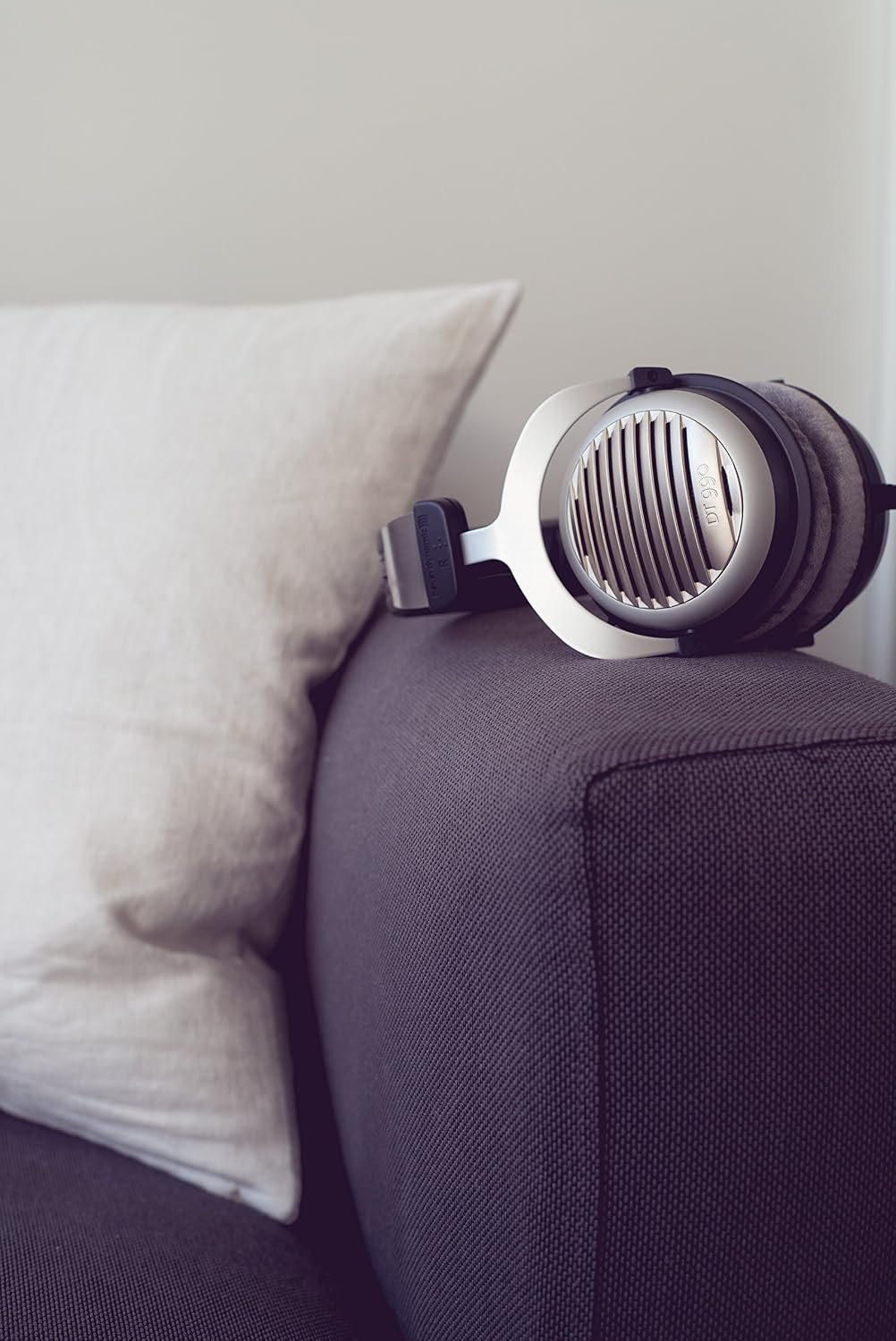 beyerdynamic DT 990 Edition 600 Ohm Over-Ear-Stereo Headphones. Open Design, Wired, high-end for use with Headphone amplifiers