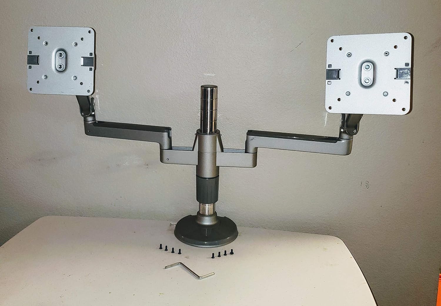 Humanscale M/Flex Dual-Monitor Mounting Arm with Dual Bolt/Clamp Mount (Model MF22S11D12)