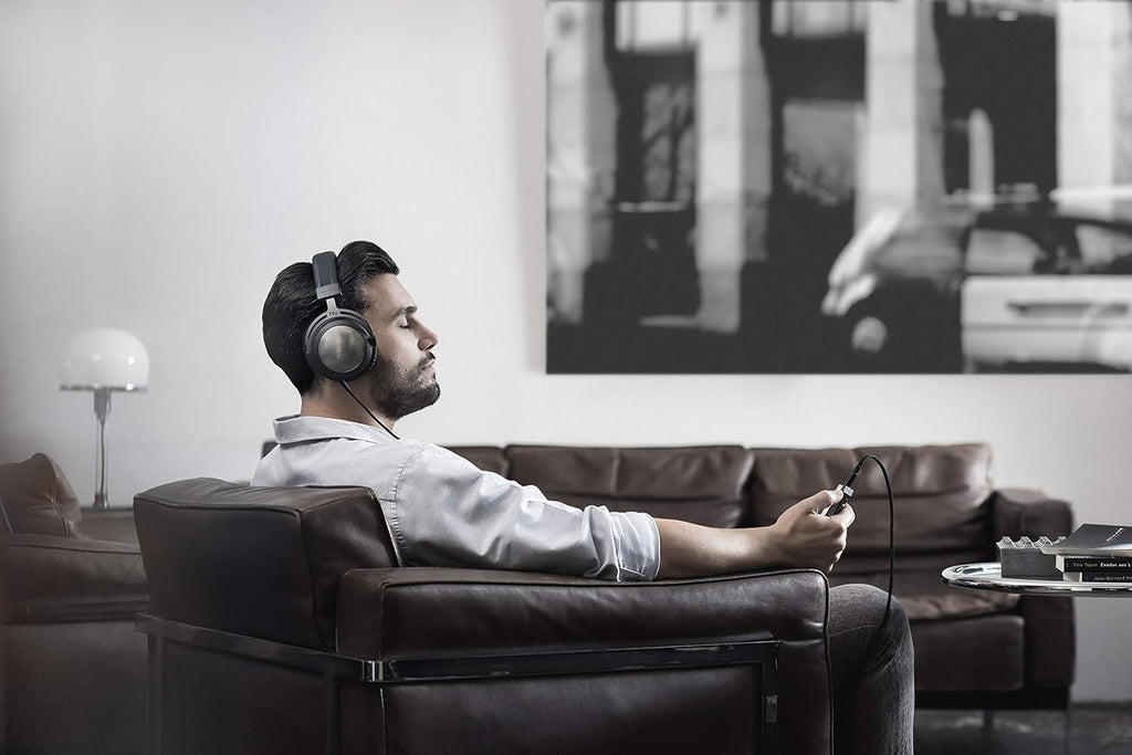 beyerdynamic T 5 p (2nd generation) over-ear stereo headphones. Enclosed design, pluggable cable, high-end