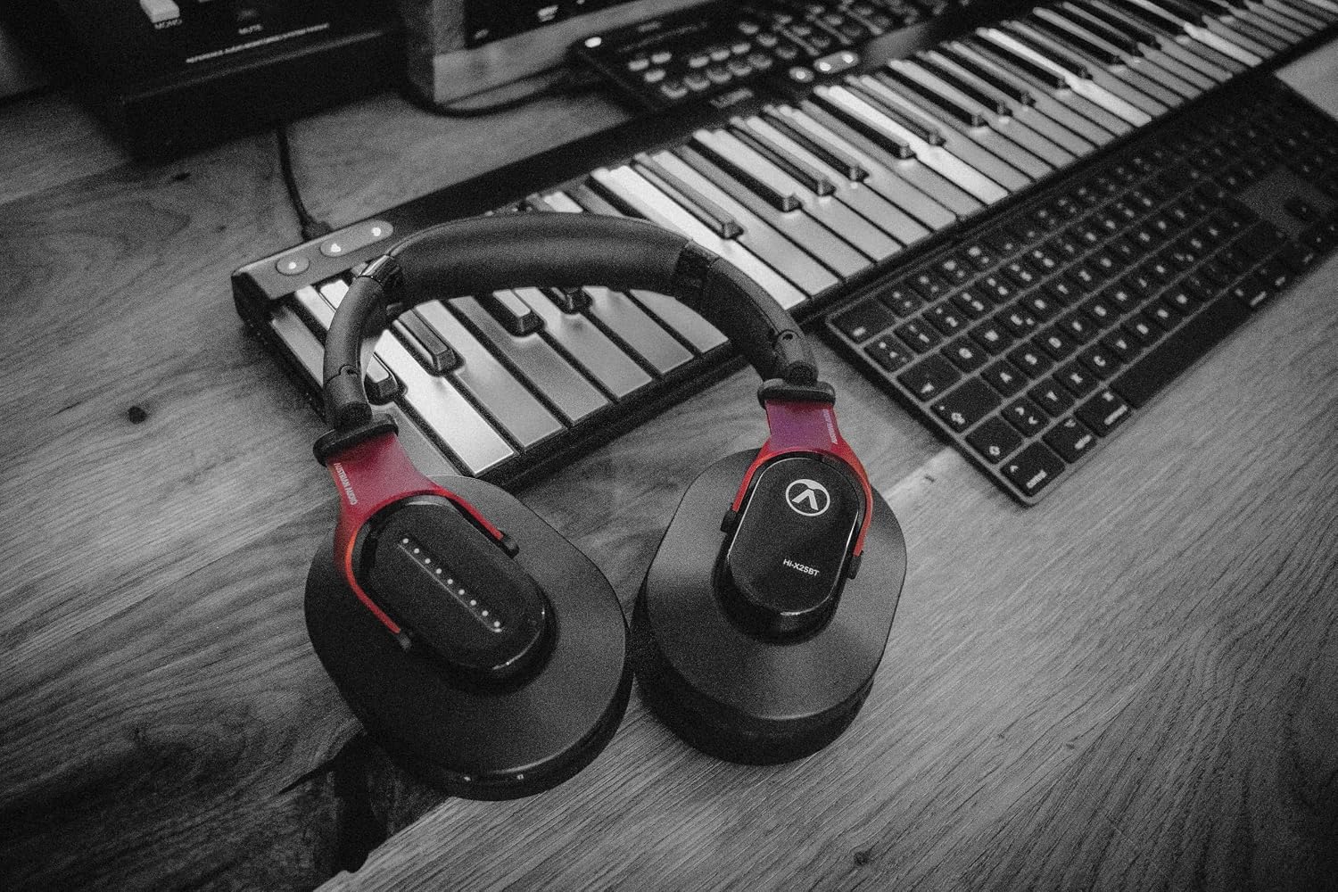 Austrian Audio Hi-X25BT Professional Wireless Closed-Back Over-Ear Headphones