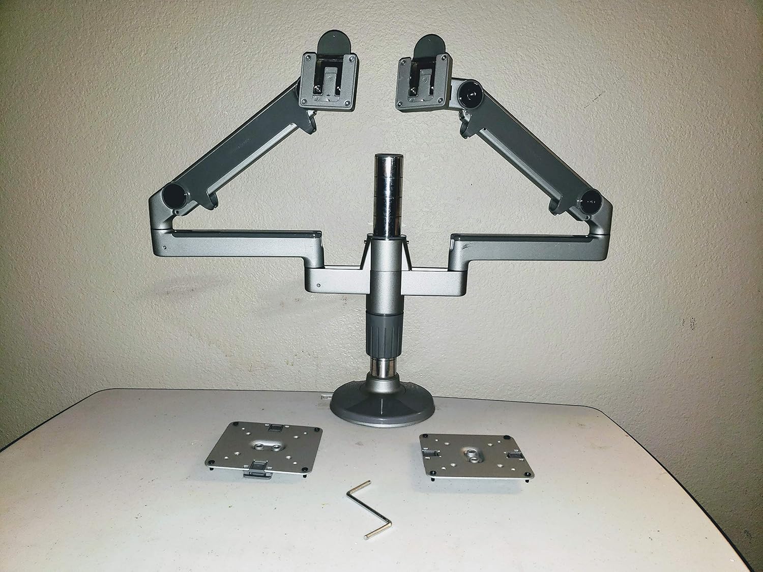 Humanscale M/Flex Dual-Monitor Mounting Arm with Dual Bolt/Clamp Mount (Model MF22S11D12)